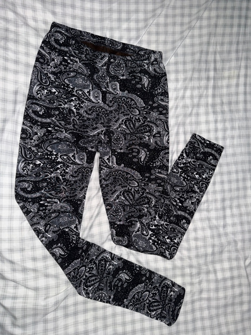 Black & White Paisley Stretch Leggings